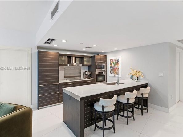 200 Biscayne Boulevard Way 3608, Miami FL 33131