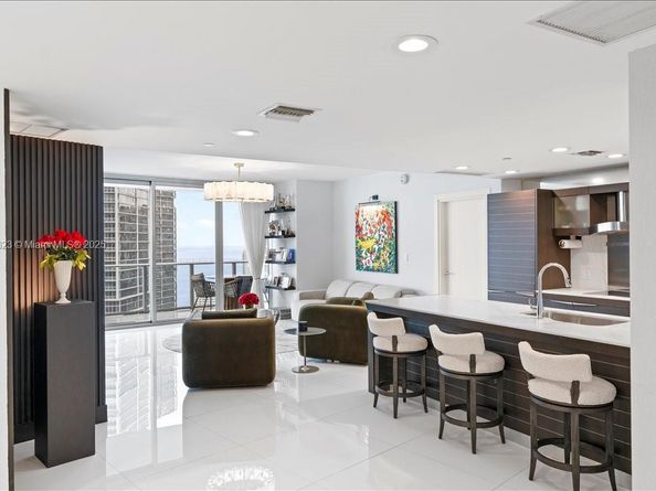200 Biscayne Boulevard Way 3608, Miami FL 33131