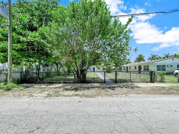 8280 NW 5th Ave, Miami FL 33150