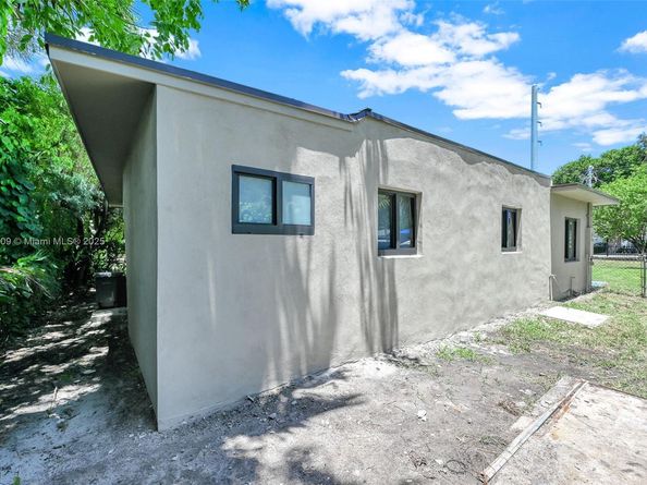 8280 NW 5th Ave, Miami FL 33150