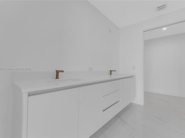 700 NE 24th St 4402, Miami FL 33137