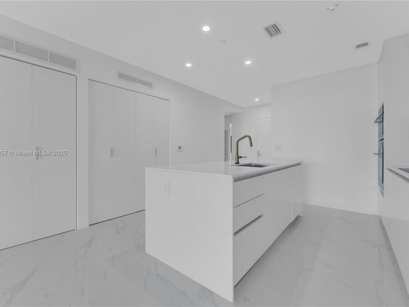 700 NE 24th St 4402, Miami FL 33137