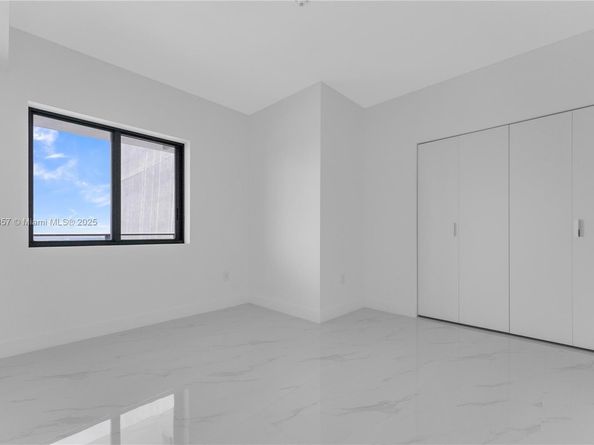 700 NE 24th St 4402, Miami FL 33137