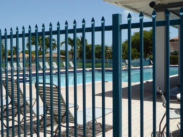 979 NE 42nd Ter, Homestead FL 33033
