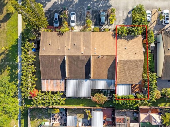 2340 Evergreen Ct, Pembroke Pines FL 33026