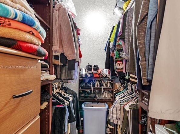 2340 Evergreen Ct, Pembroke Pines FL 33026