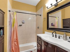 2340 Evergreen Ct, Pembroke Pines FL 33026