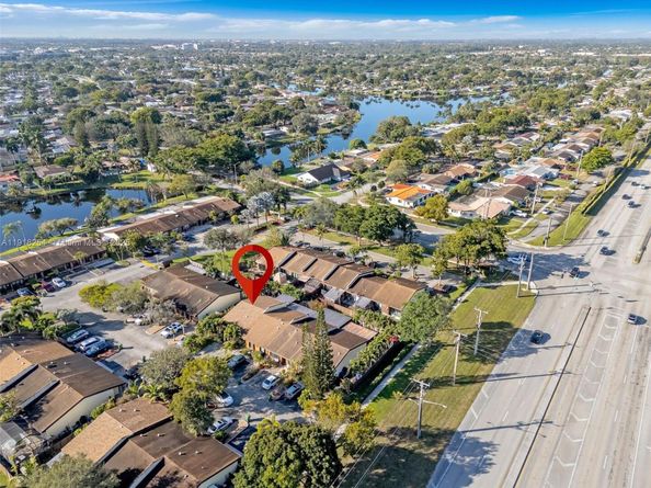 2340 Evergreen Ct, Pembroke Pines FL 33026