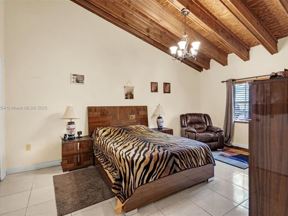 2340 Evergreen Ct, Pembroke Pines FL 33026