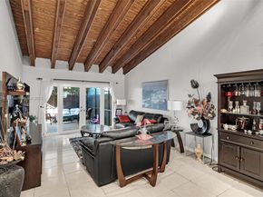 2340 Evergreen Ct, Pembroke Pines FL 33026