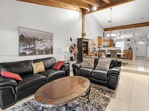 2340 Evergreen Ct, Pembroke Pines FL 33026