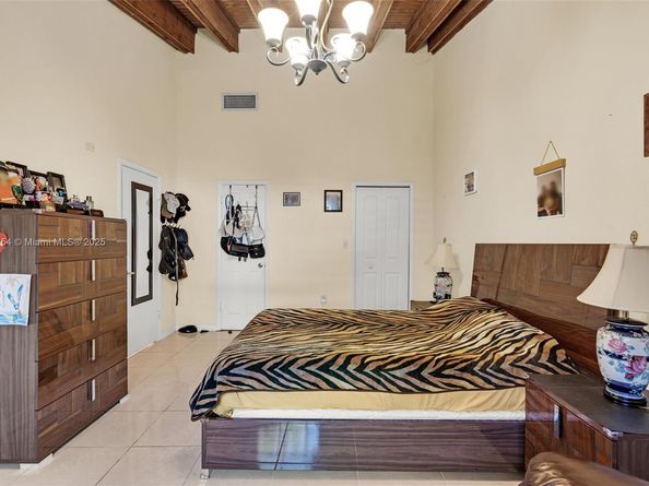 2340 Evergreen Ct, Pembroke Pines FL 33026