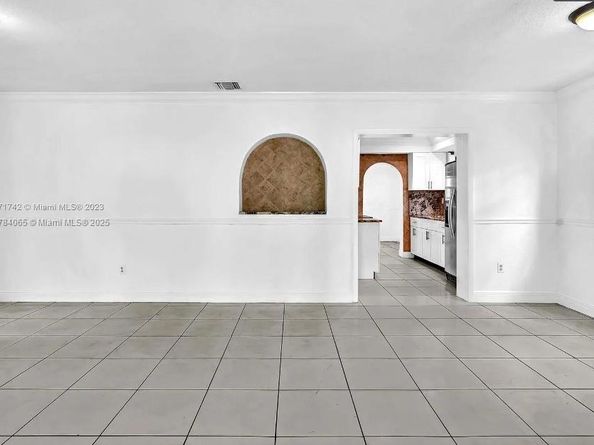 936 NE 132nd St, North Miami FL 33161