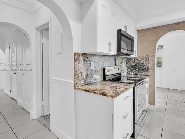 936 NE 132nd St, North Miami FL 33161