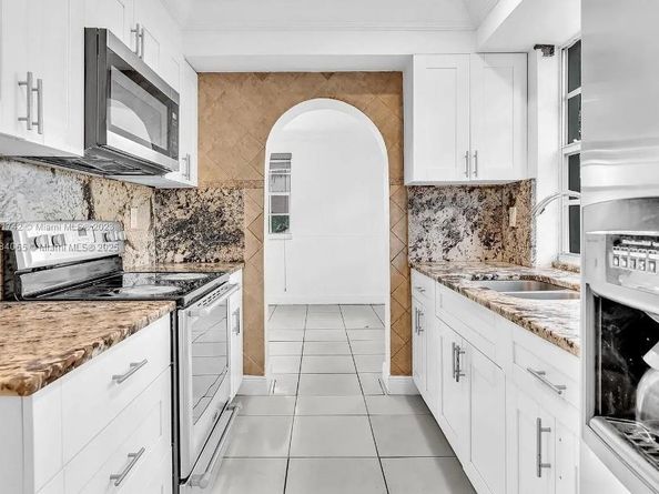 936 NE 132nd St, North Miami FL 33161