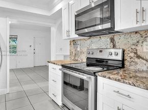 936 NE 132nd St, North Miami FL 33161