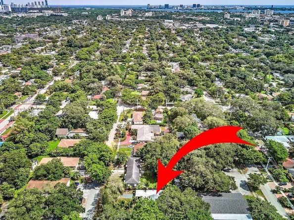936 NE 132nd St, North Miami FL 33161