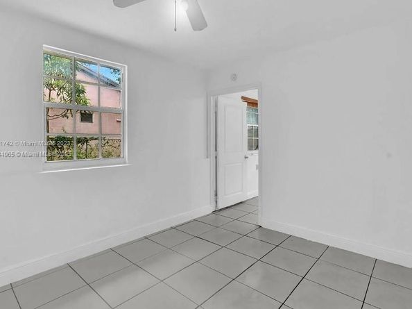 936 NE 132nd St, North Miami FL 33161
