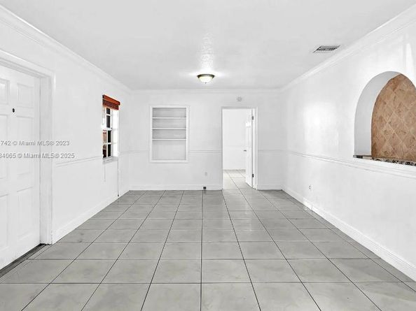 936 NE 132nd St, North Miami FL 33161