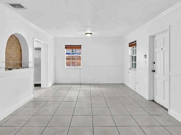 936 NE 132nd St, North Miami FL 33161