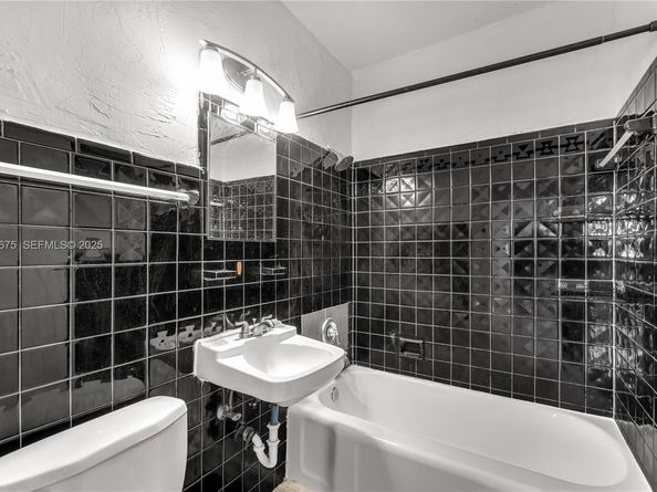 7525 NE Miami Ct, Miami FL 33138