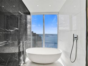 300 Biscayne Boulevard Way 3304C, Miami FL 33131