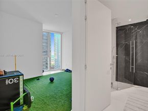 300 Biscayne Boulevard Way 3304C, Miami FL 33131