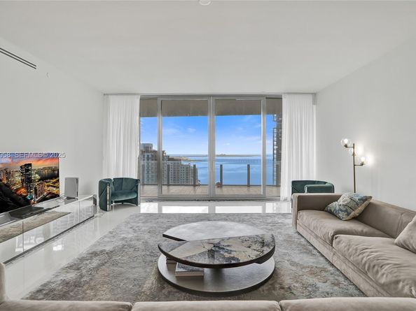 300 Biscayne Boulevard Way 3304C, Miami FL 33131