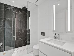 300 Biscayne Boulevard Way 3304C, Miami FL 33131