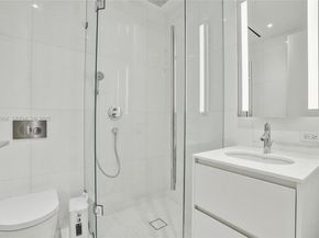 300 Biscayne Boulevard Way 3304C, Miami FL 33131