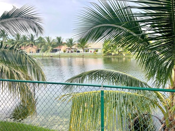 1101 NW 162nd Ave, Pembroke Pines FL 33028