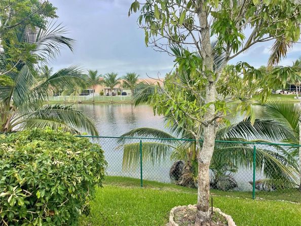 1101 NW 162nd Ave, Pembroke Pines FL 33028