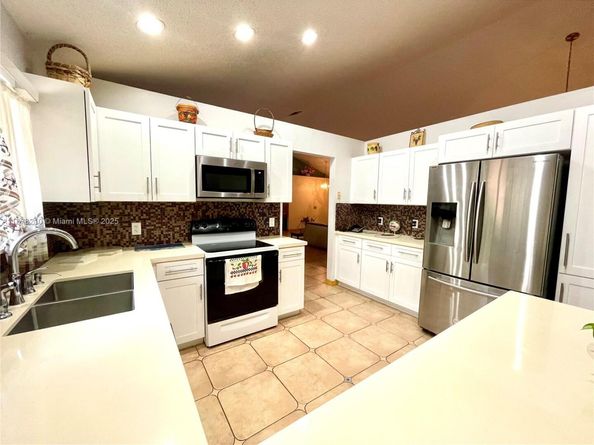 1101 NW 162nd Ave, Pembroke Pines FL 33028