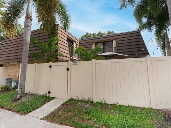 7124 71st Way, West Palm Beach FL 33407