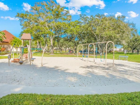 7124 71st Way, West Palm Beach FL 33407