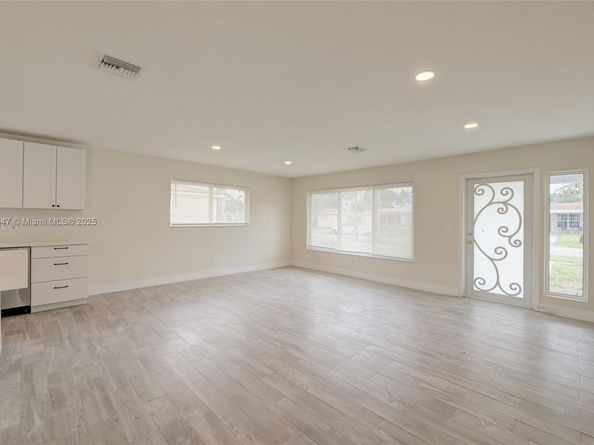610 N 31st Ct, Hollywood FL 33021