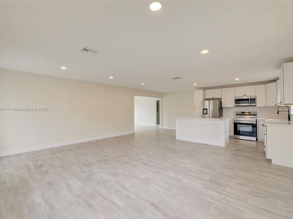 610 N 31st Ct, Hollywood FL 33021