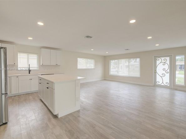 610 N 31st Ct, Hollywood FL 33021