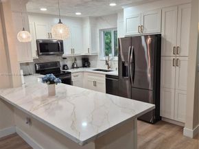 1271 NW 87th St, Miami FL 33147
