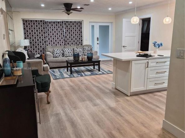 1271 NW 87th St, Miami FL 33147