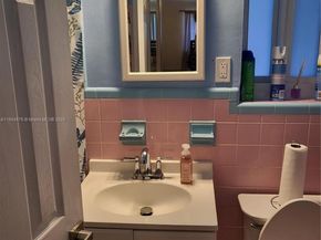 1271 NW 87th St, Miami FL 33147