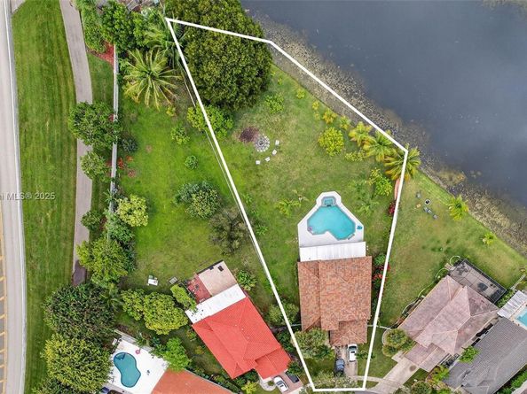 18551 NW 14th St, Pembroke Pines FL 33029