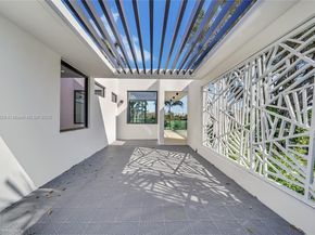 5825 Alton Rd, Miami Beach FL 33140