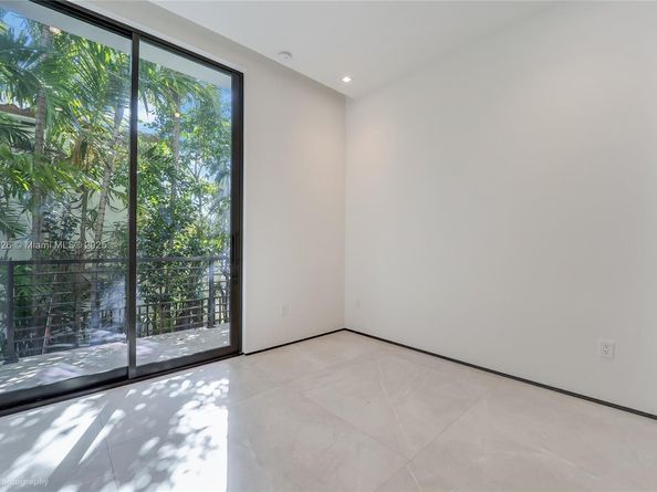 5825 Alton Rd, Miami Beach FL 33140