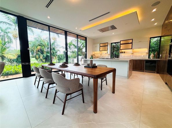 5825 Alton Rd, Miami Beach FL 33140