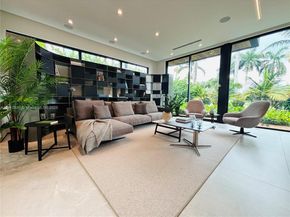 5825 Alton Rd, Miami Beach FL 33140