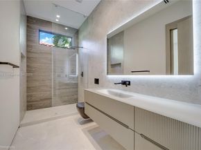 5825 Alton Rd, Miami Beach FL 33140