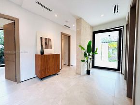 5825 Alton Rd, Miami Beach FL 33140