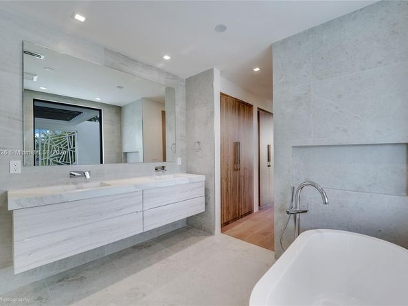 5825 Alton Rd, Miami Beach FL 33140