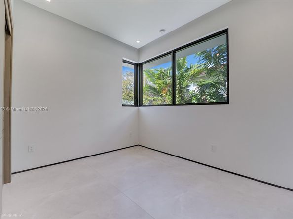 5825 Alton Rd, Miami Beach FL 33140
